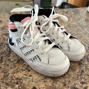 Girls sneakers